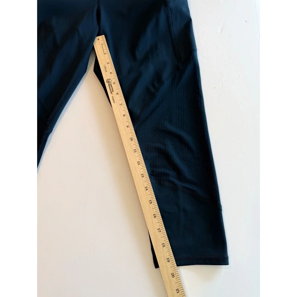 Athleta Be Free Leggings  Navy Blue Mesh Pockets Capri Large‎